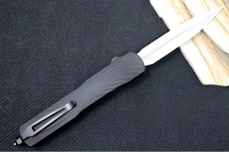 Hogue Knives Counterstrike Collector Series OTF - Black Carbon Fiber Handle / Tumbled Finished Dagger Blade 34890-LIM 3 Hogue Knives Counterstrike Collector Series OTF - Black Carbon Fiber Handle / Tumbled Finished Dagger Blade 34890-LIM - Image 3